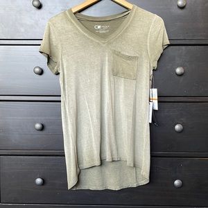 Cable & Gauge Women's Sport Garment Wash  V-Neck Tee *